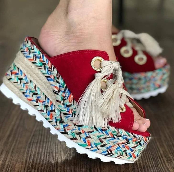 Cópia de Tamanco Com Detalhe Coloridos No Salto E Fivelas Com Cadarço DIVIDIMOS EM 12 X R$ 15,49 FRETE GRÁTIS